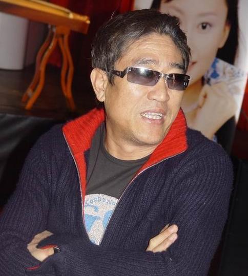 柯受良吃瓜看娱乐圈,吃瓜看娱乐圈，揭秘明星幕后故事